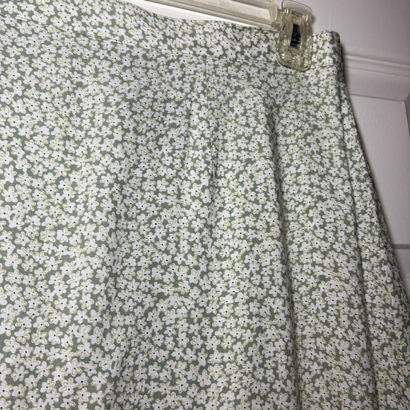 Vintage Studio Green and Shite Spring Summer Floral Print Skirt - large - Picture 2 of 8